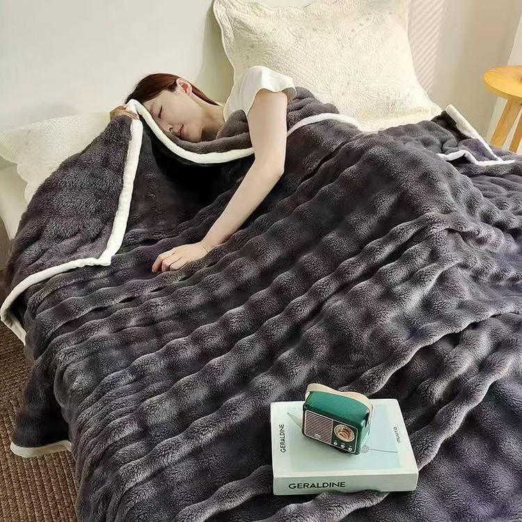 پتو خرگوشی وارداتی ۲ نفره (سایز ۲۰۰×۲۳۰) – نهایت لطافت و تراکم بینظیر