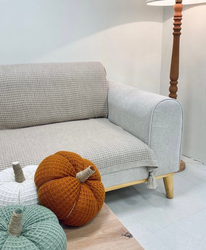 شال مبل پیکه طرحدار با منگوله دکوراتیو در 2 سایز 1/5 متری و 3 متری - جنس نخ اکرلیک درجهیک
